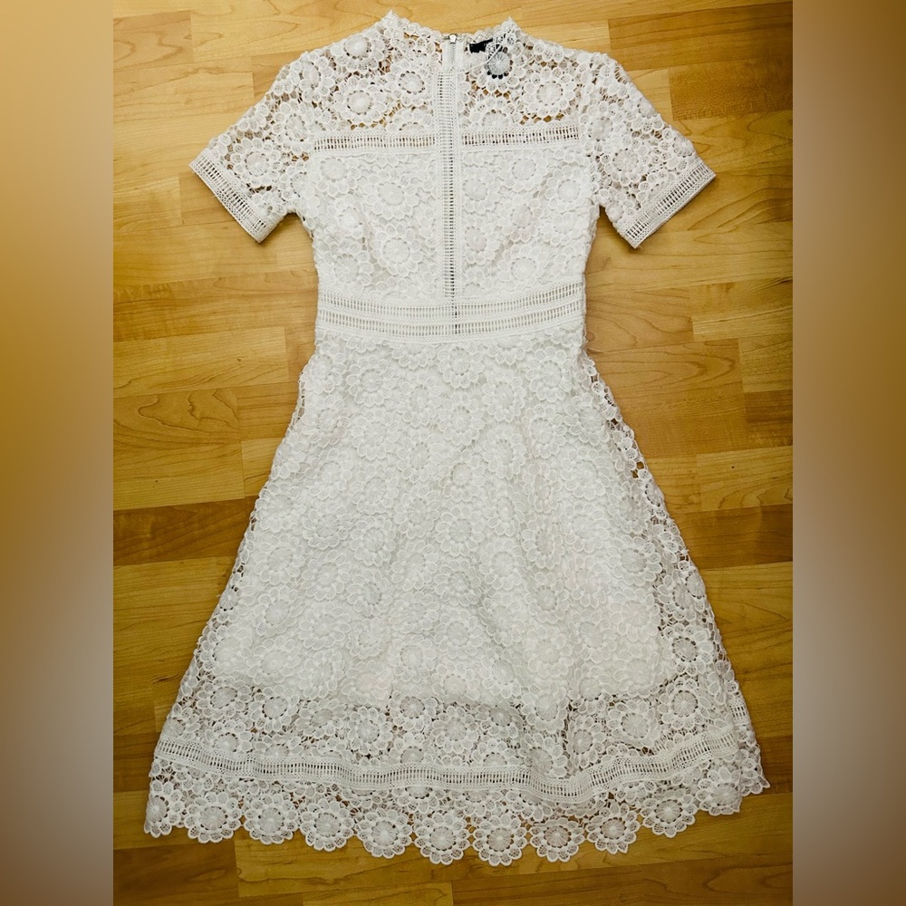 Forever 21 Lace Eyelet with Sleeves. EUC. Size S
